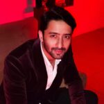 Shaheer Sheikh Instagram - Exude luxury and sophistication in every click with the Studio-Quality Aura Light of the all-new vivo V30e. Upgrade your pics to PROtraits and #BeThePro. Prebook your vivo V30e now at www.vivo.com and use my coupon code - ‘TM40008B20’ to avail some amazing discount. #vivoV30e #PROtrait #DesignPro #DelightEveryMoment #BeThePro @vivo_india