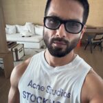 Shahid Kapoor Instagram – Gooood morning. Keep it real and always make it count. đź’•