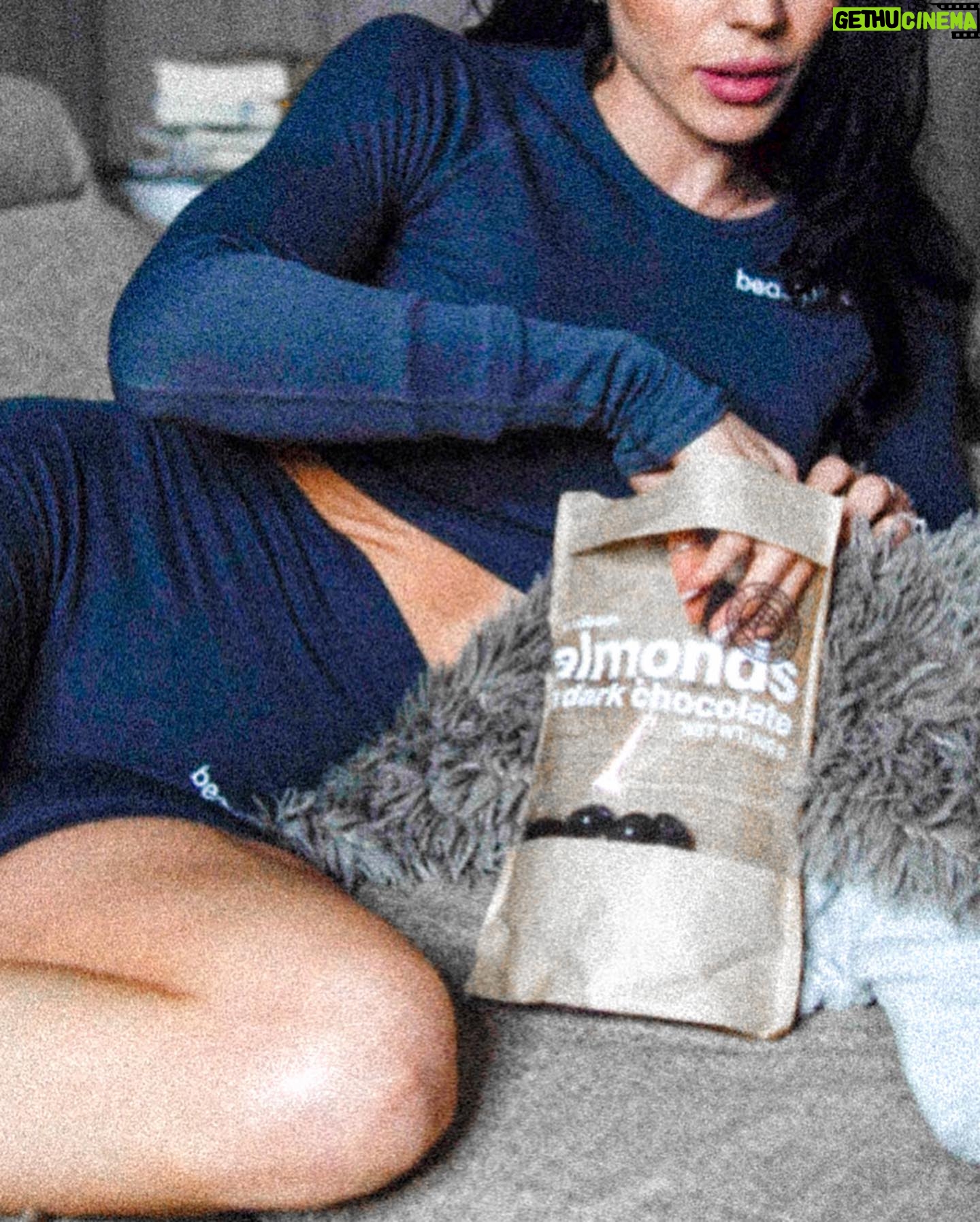 Shaila Gatta Instagram - Con @gymbeam.it , la mia passione per uno stile di vita sano e attivo si trasforma in un amore duraturo! 💪❤️ Dall’abbigliamento sportivo all’integrazione nutrizionale, ho trovato il mio partner perfetto per raggiungere i miei obiettivi e superare ogni sfida! Grazie @gymbeam.it per essere al mio fianco in questa avventura straordinaria! 🌟 #GymBeamPartner #HealthyLifestyle #FitnessLove