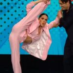 Shaila Gatta Instagram – La challenge di @snapofficial_ è un momento consolidato di questo show! E come sempre, nemmeno questa volta  @antoniodausilioofficial &#e @ciro.ceruti hanno accettato la sfida 😂

Secondo voi lunedì ci proveranno? 🔥🤪

#ShailaGatta #elasticgirl #splitchallenge