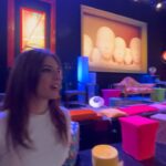 Shaila Gatta Instagram - DOMANI, martedì 7 maggio alle ore 20:50 canale 21, andrà in onda l’ULTIMA puntata di @snapofficial_ ! 🥹♥️ Mi sento onorata, fortunata e tanto orgogliosa di aver contribuito alla nascita di questa nuova creatura. I nuovi progetti sono come dei bambini, ed ognuno di noi ha curato questo bambino con dolcezza, dedizione e sogno. Sognare è l’energia che smuove mari e Monti e se lo facciamo insieme ha il potere di creare grandi cose. Grazie a tutto il cast di snap per avermi donato giorni di risate, leggerezza, apprendimento, amore. Mi mancherete tanto. Mi avete insegnato che l’unione fa la forza ma soprattutto che è l’amore l’uno per l’altro a rendere questa forza indissolubile. Grazie a tutta la produzione, a canale 21, al mio agente Giuliano che crede profondamente in me come ci credo io, e grazie al mio autore @francescoburzo per avermi insegnato così tante cose che non ricucirei a scriverle tutte. Grazie Franci per avermi raffinata, limata e modellata, per aver curato quel diamante ancora grezzo. GRAZIE SNAP per aver scelto me. Grazie per aver dato vita e inizio al mio grande sogno, quello della conduzione. ♥️