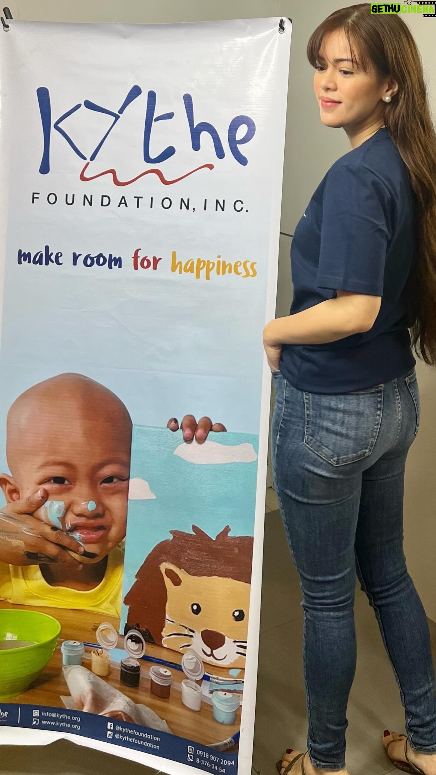 Shaina Magdayao Instagram - “Giving HOPE to children with cancer, one Kythe tee at a time “ Proceeds when you buy our KYTHE Tees will go towards helping Kythe Foundation Inc. provide JOY and COMFORT to sick children in their partner government hospitals. Click the link below to purchase: www.kythe.org/donate/kythe-tee-shirt or reach out to Kythe Foundation’s Facebook and Instagram accounts (@kythefoundation) for more information! 🥰 Watch til the end of the vid for the step by step instructions! You may send your hair to FSS Building 1, Scout Castor Street, Brgy. Laging Handa, Quezon City, 1103 #KytheFoundationInc #StrandsofHope