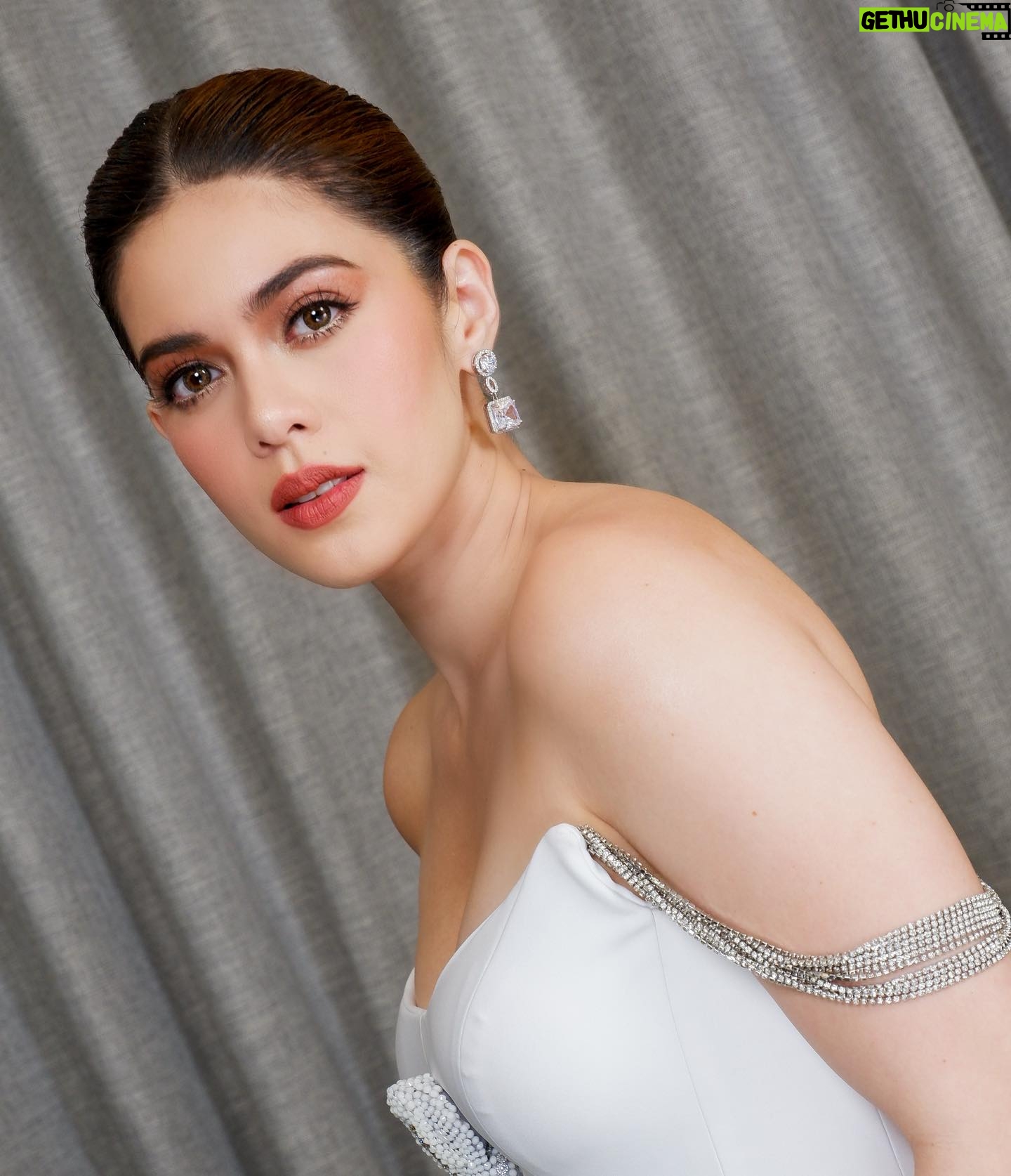 Shaina Magdayao Instagram - Shaina for GAOC Ball 2023 @gaocdental @drstevemarkgan ✨ Nails @mimsqiu @minmeluxurynails Makeup by @nikimedina Hair by @hairbyehmil Styled by @iwannabby #makeupbynikimedina #muaph #makeupartistsworldwide #makeupartistph #makeupartistphilippines