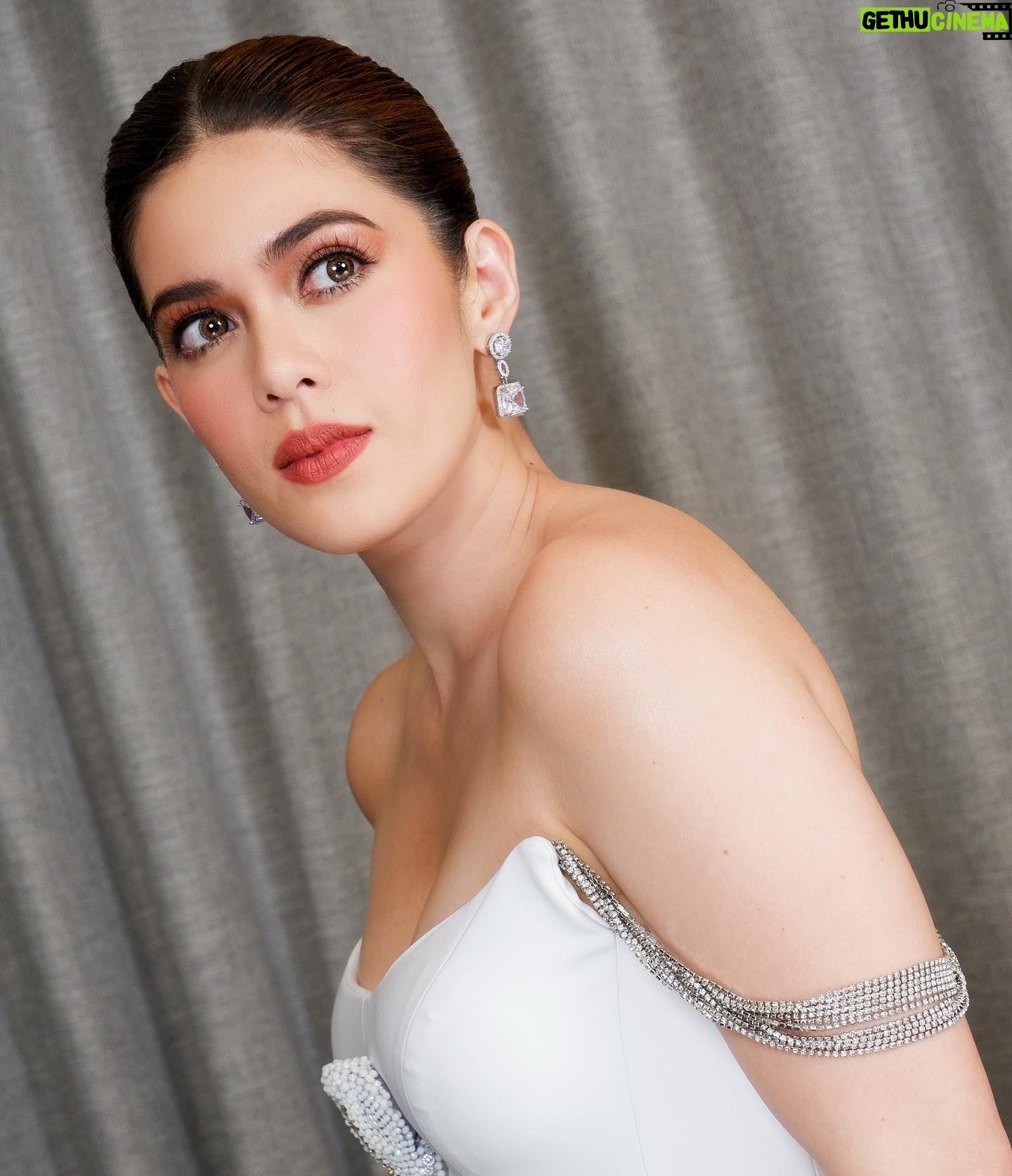 Shaina Magdayao Instagram - Shaina for GAOC Ball 2023 @gaocdental @drstevemarkgan ✨ Nails @mimsqiu @minmeluxurynails Makeup by @nikimedina Hair by @hairbyehmil Styled by @iwannabby #makeupbynikimedina #muaph #makeupartistsworldwide #makeupartistph #makeupartistphilippines