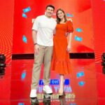 Shaina Magdayao Instagram – @itsyourluckydayna x @itsshowtimena x @shopee_ph with Kuys Jugs   Kuys Teddy and PapaLuuuu with our super na miss kong Lucky Fam🧡