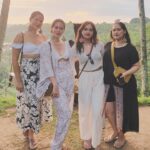 Shaina Magdayao Instagram – Fave place to worship Mr. Sun in Ubud with my faves 🤍☀️
@thesayan_house
#UBUD #BALI
#inaweasitRisesandSets
@sgmtravelstheworld