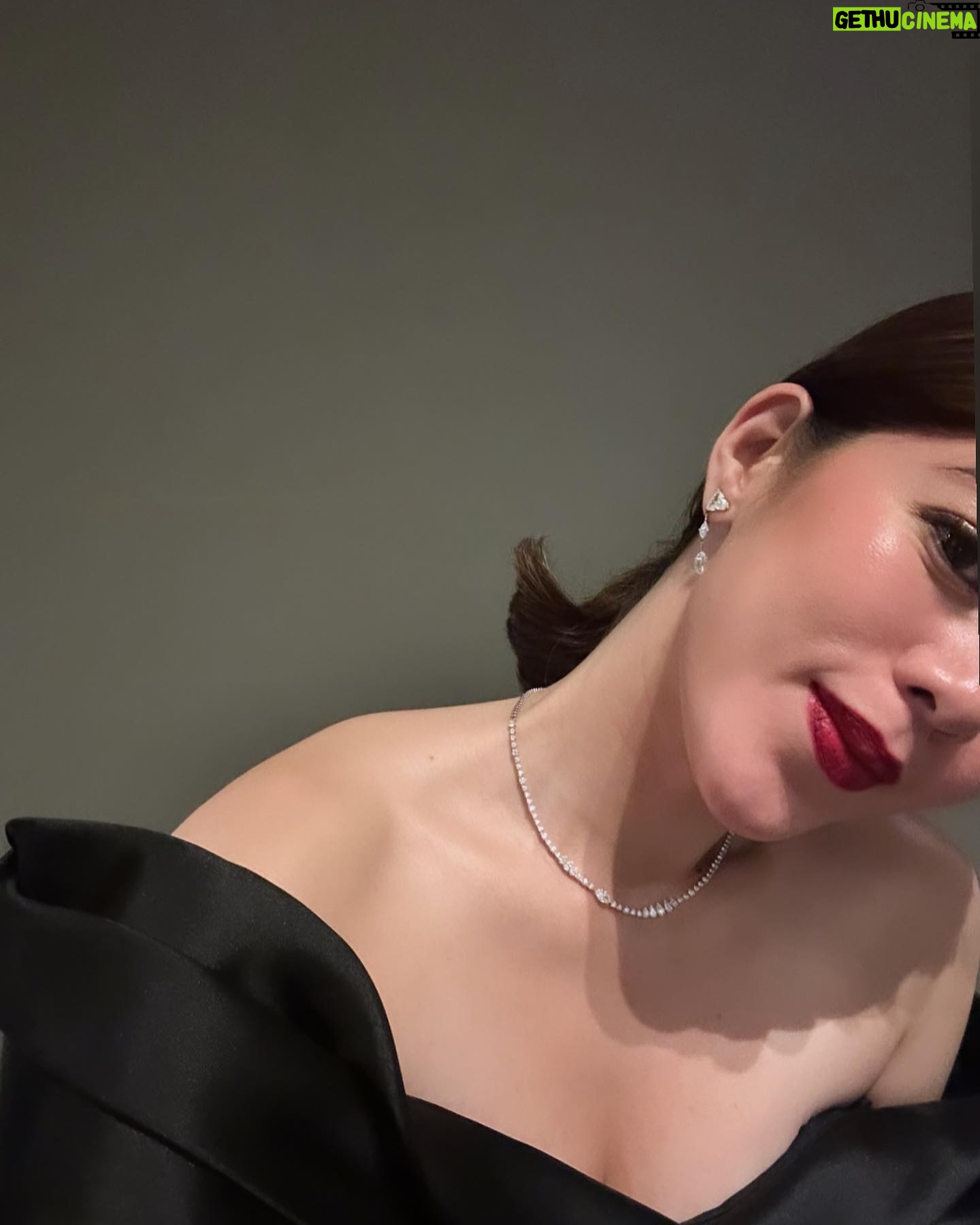 Shaina Magdayao Instagram - This custom @ehrranmontoya my @jmajewelry jewels evoked a sense of romance within me π΅πβ₯οΈ Also, I have been crushing on Korean dewy/glass skin lately β¨ HOW?! Ang gaganda ng skin nila dito! π Could it be their weather? Air? Food? π
I meanβ¦ so grateful I have Dra Aivee/ Dr. Z and my @theaiveeclinic fam for my treatments π€ BUT Iβm beginning to get so intrigued with Korean beauty products and their luminous skin!!!! Hahaha Who is familiar with their skincare routine? Share please π«Άπ» β’ β’ β’ Stylist @adrianneconcept Asst Stylist @miss.vince_ Make up @nikimedina Skin @theaiveeclinic Scent @lunas_livingoils Nails @mimsqiu @minmeluxurynails