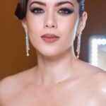 Shaina Magdayao Instagram - @shaina_magdayao channeling Nineties Supermodel glam. 🖤🖤🖤 #MakeupByJigsMayuga Skin: @lamer Eyeshadow, Foundation and Lips: @guerlain Blush: @cledepeaubeaute Brows: @kpalette_ph and @benefitph Lashes: @artisanpro c/o @luxebeautyphl and @maybellinephshop Lenses: @freshlookph Hair by @carenbautistahmua Styled by @adrianneconcept Thank you @edith.farinas! #ABSCBNball2023