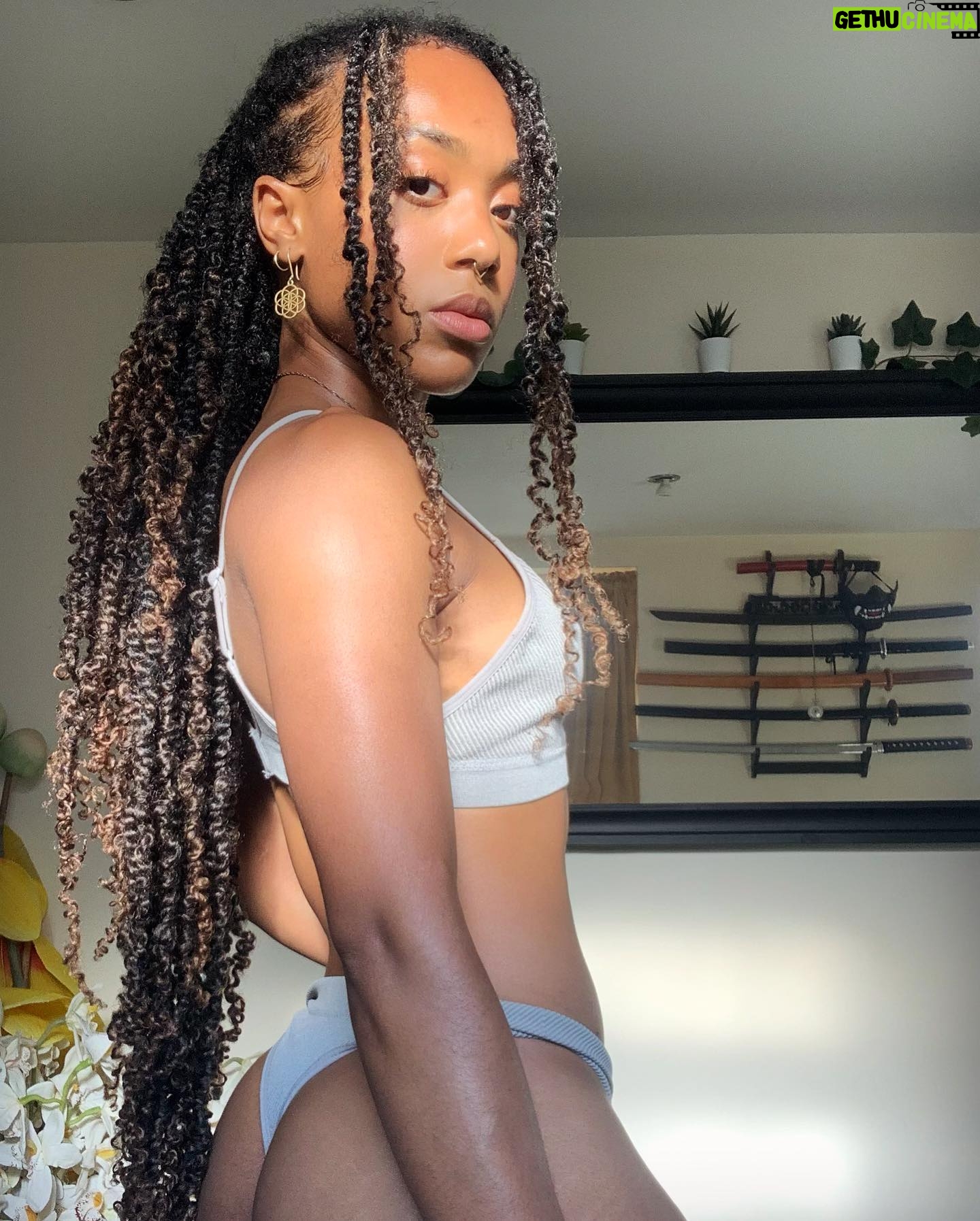 Shaina West - 58.9K Likes - I am love. I am light. I have a sensible pair of buttocks a fine set of swords.
and SO I’m doing a giveaway! 🗡️
I, The Samurider, shall grant unto a worthy warrior, a sword of utmost worthiness, a weapon unrivalled in its power and splendour. None other than the same type of katana wielded by yours truly.
All you need to is follow @playwellmartialarts & @thesamurider, like this post, and comment tag a friend.
May the gods favor thee in battle.
#katana #thesamurider #giveaway