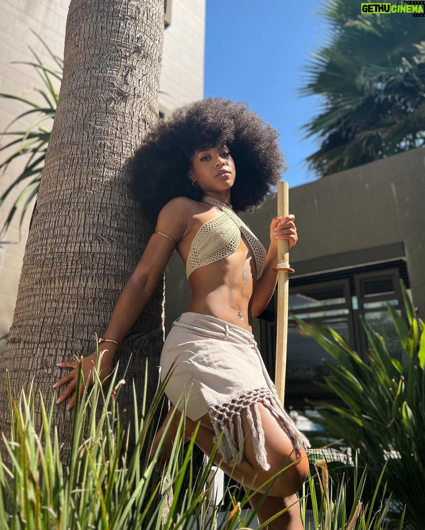 Shaina West - 54.4K Likes - Who wants to meet me in LA and have a climactic sword battle at sunset while we yell at each other about our ideologies? ⚔️
#seriousenquiriesonly
