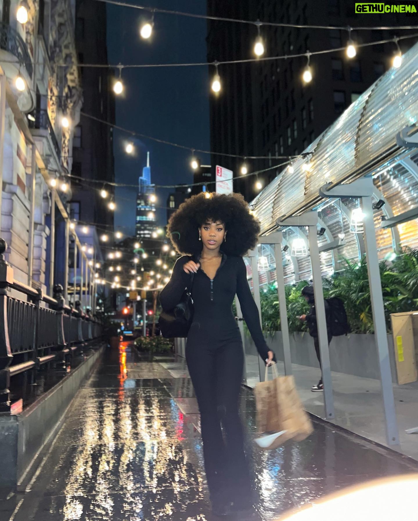Shaina West Instagram - Byee New York, you had incredible vegan food and very weird vibes.🧡