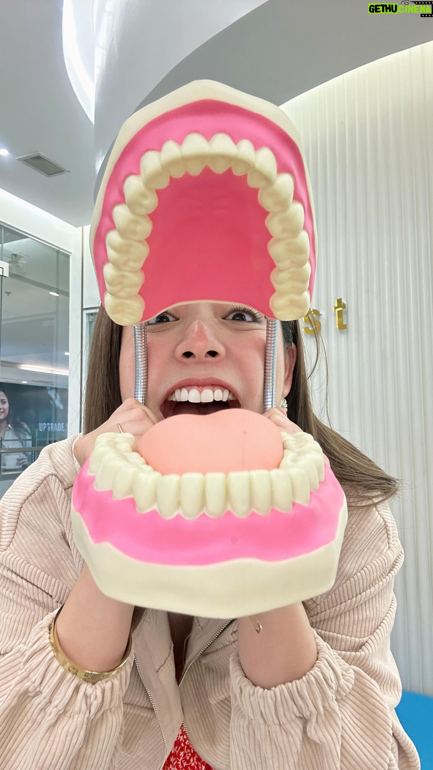 Shaira Diaz Instagram - Today, I learned something important about properly caring for your teeth and gums! 🦷 Stop using medium to hard bristles 🪥 and switch to soft bristles to prevent damage to the soft tissues. Watch this video to learn more about proper brushing techniques and how to prevent dental problems. Thank you so much, Dr. @sheskareninna of @keendentalcenter, for this very helpful information. 💙