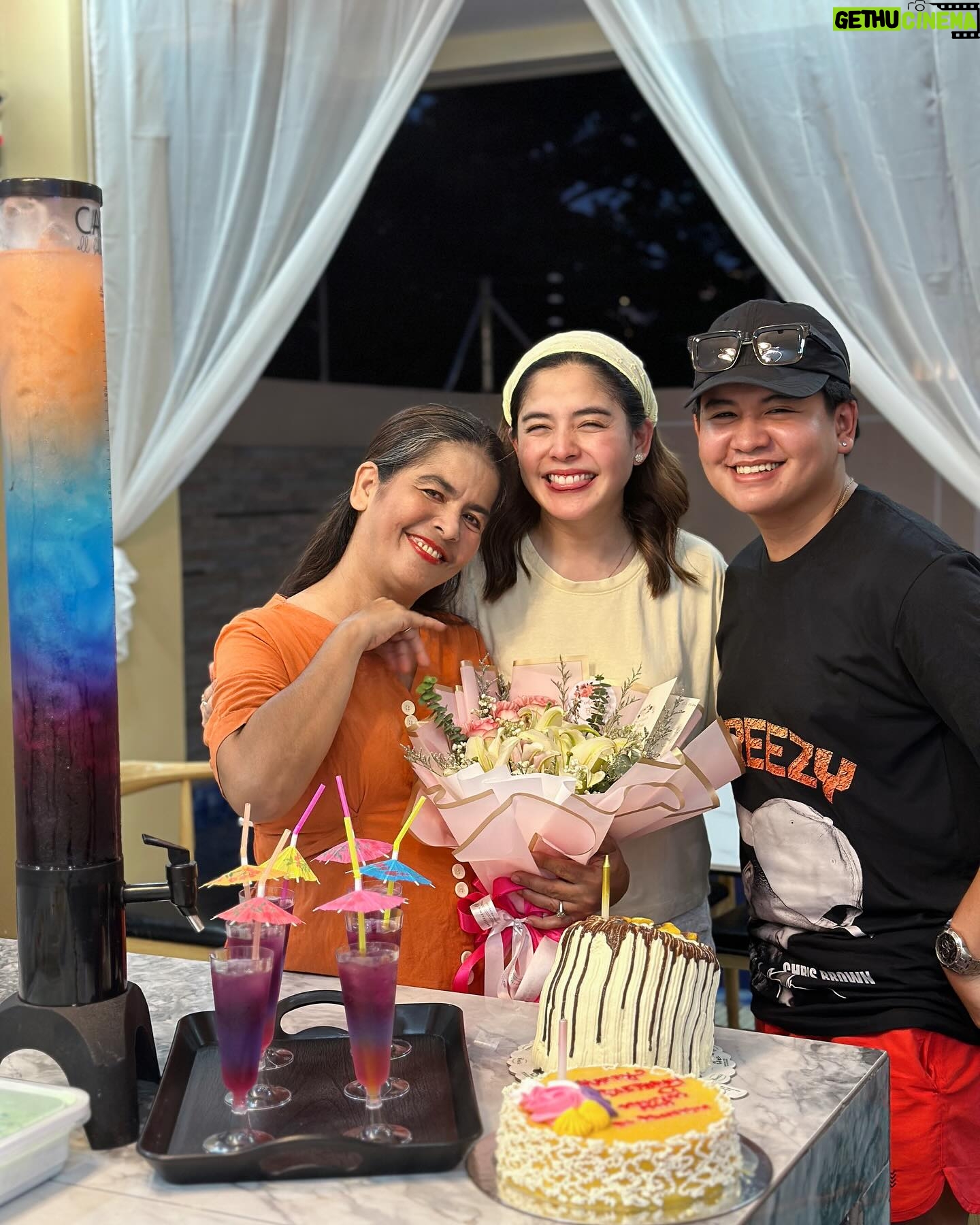 Shaira Diaz Instagram - Happy birthday sa mahal kong mama!!🎂❤️🎉🥳 Swerte namin ikaw ang mama namin. Thank you for everything, ma!! Tutuparin ko lahat ng pangarap natin, pangako yan. Mahal ka namin!🤍 Thank you sa cake baba @ea_guzman and @ellbellizsima sa bouquet and cake! Super sweet!❤️ ily guys!