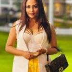 Shalani Tharaka Instagram - Hello 🤍 MUA - ME Hair - Dananji Tharuka Outfit - Grooms Art