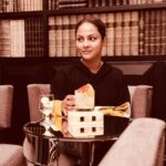 Shalani Tharaka Instagram – Yoυ are тнe мoѕт powerғυl мegneт ιn тнe υnιverѕe! yoυ conтaιn a мegneтιc power wιтнιn yoυ тнaт ιѕ мore powerғυl тнan anyтнιng ιn тнιѕ world, and тнιѕ υnғaтнoмaвle мegneтιc power ιѕ eмιттed тнroυgн yoυr тнoυgнтѕ 

Find your inner magnet power ♥️
Happy new year peeps 

“ඔබ විශ්වයේ බලවත්ම චුම්බකයයි, මේ ලෝකයේ ඕනෑම දෙයකට වඩා බලවත් චුම්භක බලයක් ඔබ තුළ අඩංගු වන අතර, මෙම සිතාගත නොහැකි චුම්භක බලය ඔබේ සිතුවිලි හරහා විමෝචනය වේ.

අවුරුද්දම සුභවේවා ♥️

#Hubandcaptured
📸 @nihathasalgado