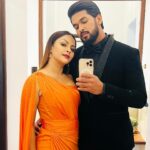 Shalani Tharaka Instagram - So glad that we didn’t forget our selfies among thousands of other photos 📸 swipe➡️for my favourite one out of all 😘 #memories💕 #happilyeverafter