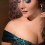 Shalani Tharaka Instagram - RAIGAM TELES 2023 💚 HMUA @subashabeywickrama Outfit @nayomawijesinghe Jewelry @gitanocollection Photography @yoshitha_liyanage_photography