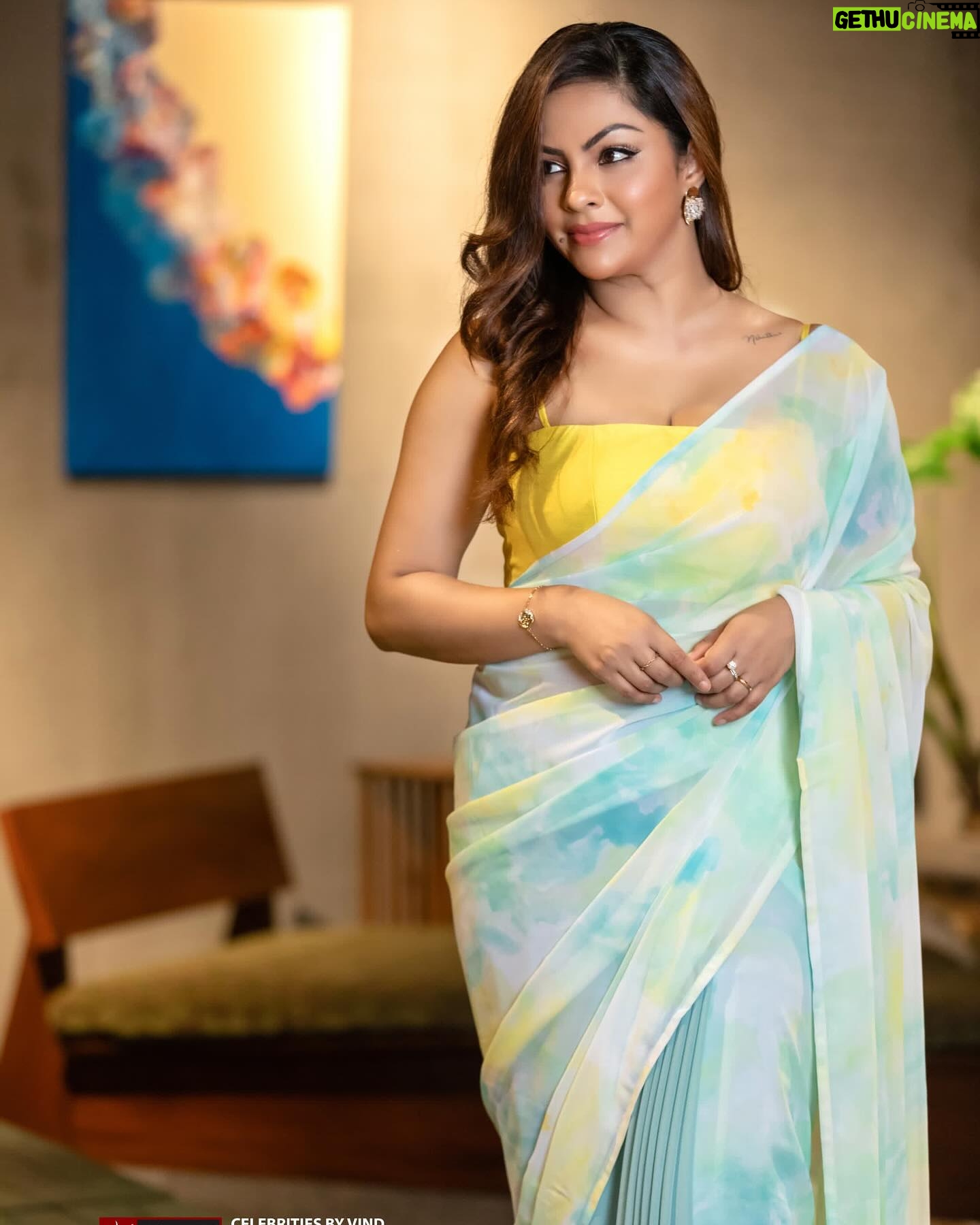 Shalani Tharaka Instagram - HMUA - @shimmerbydanushka SAREE - @bollywoodboutique.lk Saree jacket - @nayomawijesinghe Photography - H k indunil of Vind Production Watch My recent interview with Kelum Wijesooriya 💛 https://youtu.be/qfbEZkQXAbE?si=Bwkkc_mgi_G2VAag