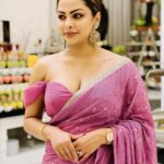 Shalani Tharaka Instagram - Śtŕőńǵ ẃőḿéń dőń't hávé "Áttítúdéś" ẃé hávé Śtáńdáŕdś Śőḿé ćáń't tőĺéŕáté ít ☺️ HMUA - ME SAREE - @glittery_colombo OUTFIT - @nayomawijesinghe