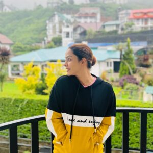 Shalani Tharaka Instagram - N’eliya bounds 🌻 

#capturedbyhusband❤️