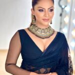 Shalani Tharaka Instagram - 𝕊𝕙𝕖 𝕨𝕖𝕒𝕣𝕤 𝔹𝕝𝕒𝕔𝕜 , 𝕓𝕦𝕥 𝕤𝕙𝕖 𝕙𝕒𝕤 𝕥𝕙𝕖 𝕞𝕠𝕤𝕥 𝕔𝕠𝕝𝕠𝕣𝕗𝕦𝕝 𝕞𝕚𝕟𝕕 🖤 HMUA @subashabeywickrama SAREE @shalwarbride OUTFIT DESING @nayomawijesinghe JEWELRY @gitanocollection