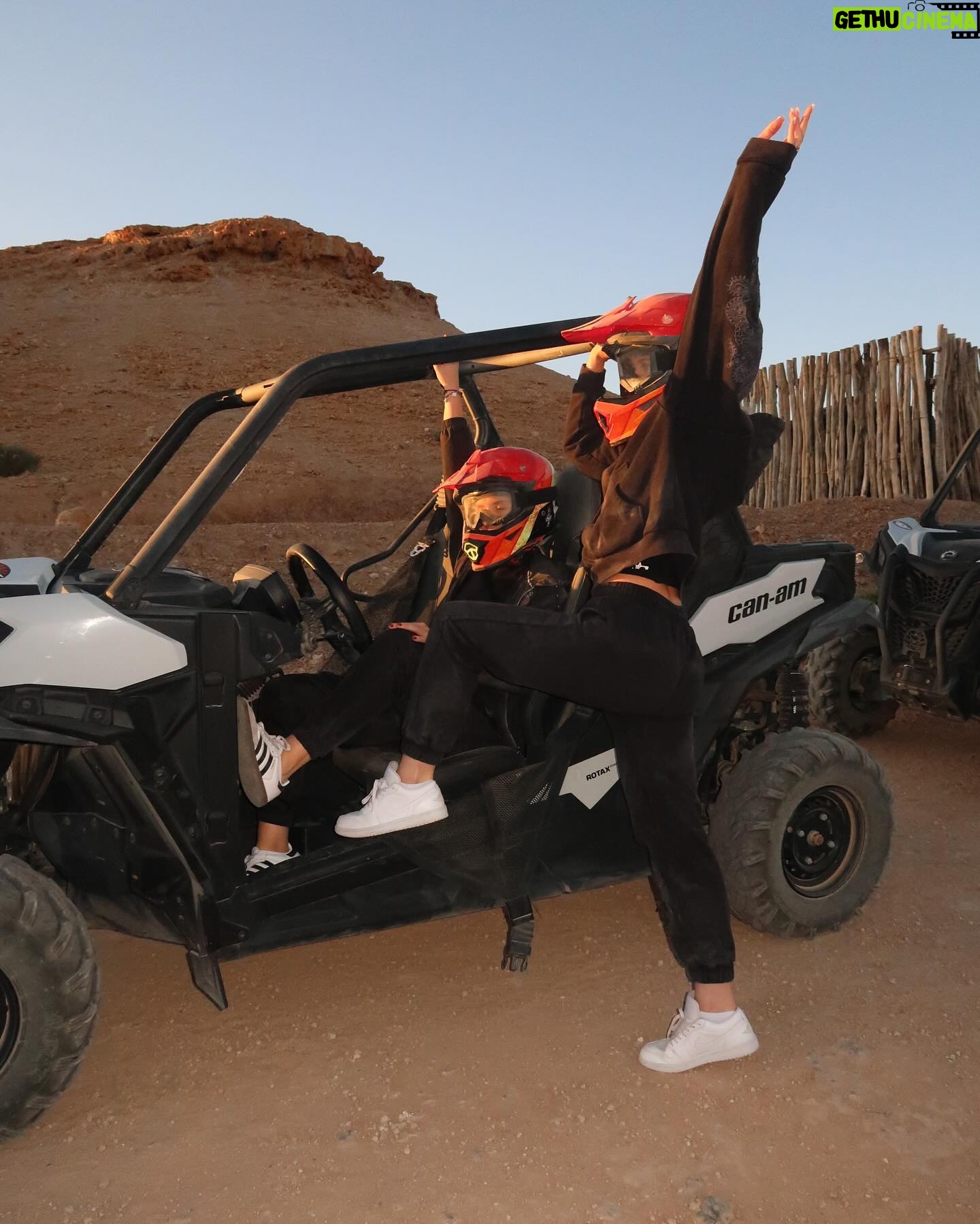 Shania Geiss Instagram - I now consist of 90% dust 🌵🏜️ @scarabeo_camp