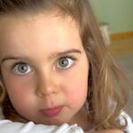 Shanik Aspe Instagram - Iluminas nuestros días! Feliz día del niño a mi Carlotta y a todos los niños del mundo 🌍 👦 👧 Mateo 18:3 En verdad les digo que si no se convierten y se hacen como niños, no entrarán en el reino de los cielos. Mateo 19:14 Jesús dijo: dejen que los niños vengan a mi , y no se los impidan , porque el reino de los cielos es de quienes son como ellos .
