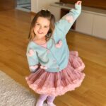 Shanik Aspe Instagram - Iluminas nuestros días! Feliz día del niño a mi Carlotta y a todos los niños del mundo 🌍 👦 👧 Mateo 18:3 En verdad les digo que si no se convierten y se hacen como niños, no entrarán en el reino de los cielos. Mateo 19:14 Jesús dijo: dejen que los niños vengan a mi , y no se los impidan , porque el reino de los cielos es de quienes son como ellos .