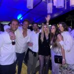Shanik Aspe Instagram - Despidiendo este 2023 y recibiendo el 2024 en @mayakoba con mi @mauodiardi a un lado y el sol de frente ☀️ literal ☝️😆 y pues para nuestra sorpresa @luismiguel si canto otra , brindo con nosotros y recibimos el año con fuegos artificiales 🎆. Un hermoso cierre de año para celebrar tantas cosas 🙏 Mucho que agradecer ! 🙏 Feliz año para todos ustedes y que Dios los bendiga siempre ! Desliza para ver 👉 #mayakobaexperiences #onlymayakoba