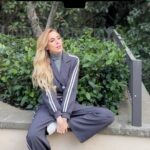 Shanik Aspe Instagram - 5 beneficios que se obtienen con regalarte tan solo unos minutos de relajación al día para consentirte a ti misma: * Reducción de la contracción muscular. * Mejora en la concentración. * Mejor gestión emocional. * Mejor oxigenación del cerebro y * Fortalecimiento del sistema inmunológico. Una idea para darte ese momento de relajación en el día a día, es que tomes el momento de darte un baño como “tu momento” y si a esto le sumas un jabón que te deje la mejor sensación de frescura en tu piel, estas del otro ladooo. Ya saben que no suelto mi Palmolive Naturals y este de Mandarina y Romero ufff es mi consentido 👌 también hay presentación líquida para lavarte las manos. ¿Ustedes cómo se consienten?