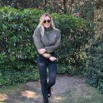 Shanik Aspe Instagram – Un poco de estos días ! 
1.- Carlotta y yo seguimos disfrutando mucho vestirnos iguales ❤️ 
2.- Valentino ama tanto el aguacate que tenía que disfrazarlo  así 😆🥑☝️
3.- lo que llevo en mi bolsa últimamente : Maquillaje , perfume ( cambio de olor dependiendo del mood )☝️ , cartera , chupón , lentes de sol y obvio mi @floratilmx que no saben cómo me ayudó estos días que los niños se enfermaron de la panza . literal vi el cambio desde el primer día que lo tomaron 👌 ahora será consumo obligatorio para todos en mi casa .
4.- mis hombres !! 🤩😎
5.- chocolate my love 🙈 alguien mas comparte este gusto conmigo ? 
6.- 7 meses y contando 🥹 si, si ya lo dije mil veces pero de verdad crecen muy rápido ! 
7.- viviendo en gratitud 🙏 y tú ya enumeraste tus bendiciones este día? 
8.- abrazos que llenan mi alma 
9.- yo 😆 ❤️