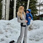 Shanik Aspe Instagram – Mi mamá siempre me dice :
Shanik cuídate, porque te vas a necesitar !  En este viaje en especial sus palabras hicieron eco en mi .  Hoy que tengo a mi esposo y a mis dos hijos se que no solo yo me voy a necesitar sana , ellos también me necesitan bien para podernos disfrutar al máximo .  Todos los días podemos hacer algo bueno por nosotros mismos . Tomar probióticos ( @floratilmx  me encanta porque son probióticos de origen natural que me ayudan a mantener el equilibrio de mi organismo ) hacer ejercicio con más frecuencia ( por lo menos 3 veces a la semana ) , comer saludable , tomar agua y hacernos un check up de manera periódica son pequeños detalles que sin duda hacen la diferencia. Cómo le dije a Carlotta mientras jugábamos en estas vacaciones ; la vida es como está nieve , si la disfrutas o no de cualquier forma se va a derretir , tú eliges ❤️ pero vale la pena aprovechar hasta el último copo de Nieve ❄️