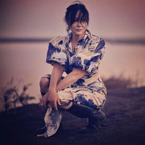 Shannen Doherty Instagram - Check out @elleusa photo by @kurtiswarienko