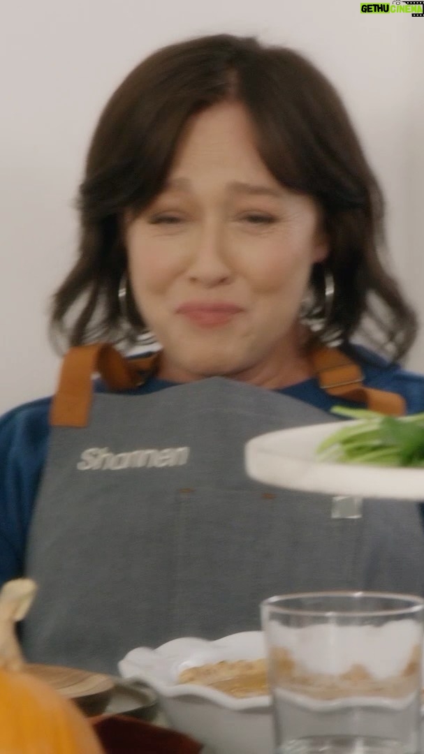Shannen Doherty Instagram - This Thanksgiving I came up with the “Pie Challenge,” which is so extremely complicated yet delicious that @sarahmgellar had to document it. I love you Sarah! @krogerco #ad