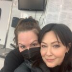 Shannen Doherty Instagram - 1st day on set and back with the amazing @leahehman makeup artist who knows my face so well