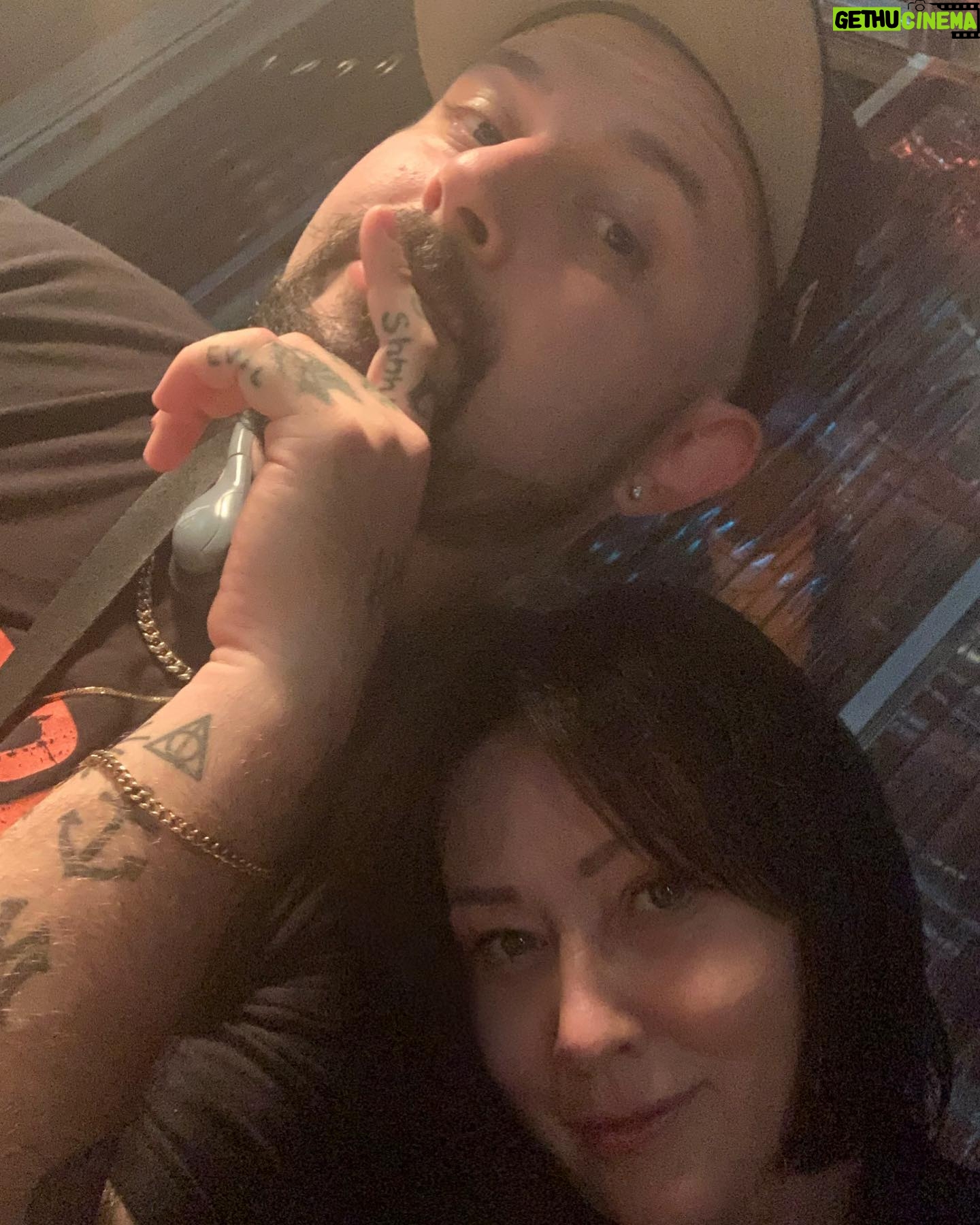 Shannen Doherty Instagram - Thank you @jamescullenb for another amazing experience. I love working with you and enjoy our friendship even more 💗 #nevergettingchili #thefortress