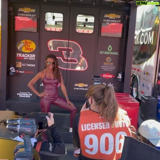 Shanola Hampton Instagram - Giant thank you to @nascar for having us yesterday! Such a great first experience for my son! Congratulations to @kylelarsonracin!! #wisepower400 #nascaromfox @gettyimages