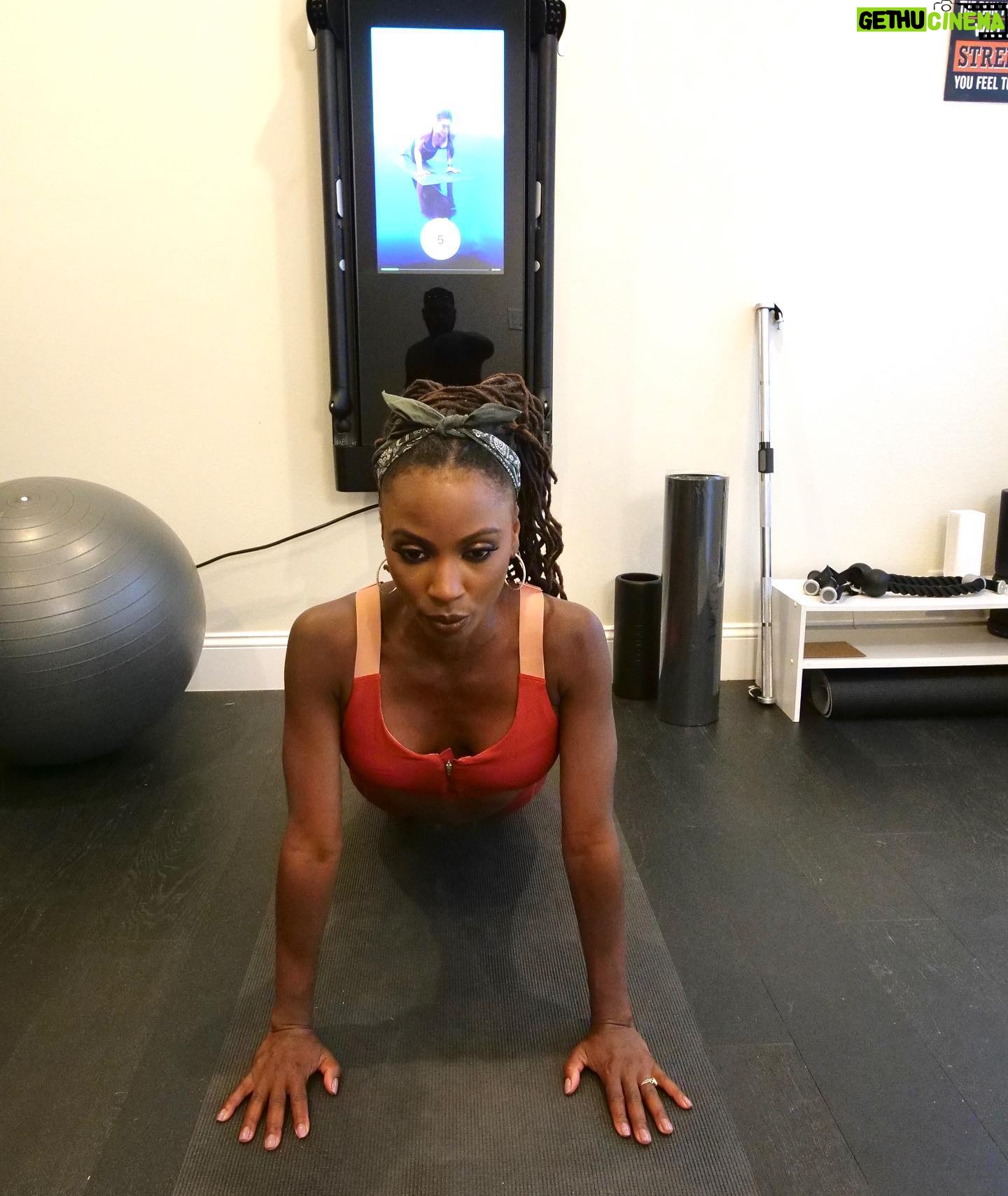 Shanola Hampton Instagram - No more gyms! LOVE my @Tonal, it is the most incredible piece of fitness equipment I’ve ever owned. A one-stop shop for all of my fitness needs! Here just in time to get me “V” ready! Click the link in my bio and enter code “shanola100” to get $100 off your Tonal today! #BeYourStrongest #TonalPartner