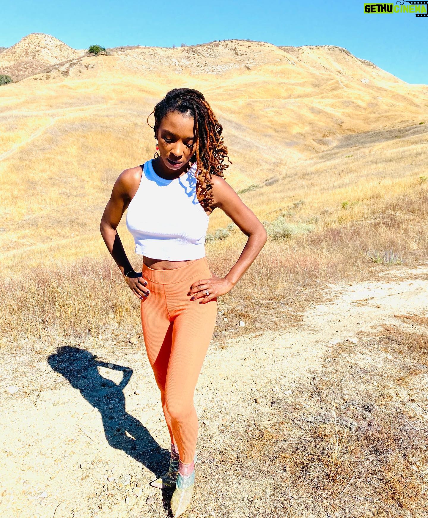 Shanola Hampton Instagram - Sometimes it feels like too much happening at once, just put one foot in front of the other. #monday #faith #keepjoy #deepbreath