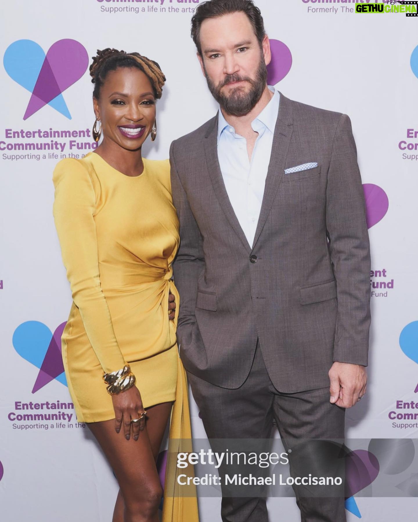 Shanola Hampton Instagram - About last night! So proud to be a member of the @warnerbrostv family and present them with @alifeinthearts #medalofhonor alongside my partner #MarkPaulGosselar stylist: @vjstyles makeup: @keys_rebelle