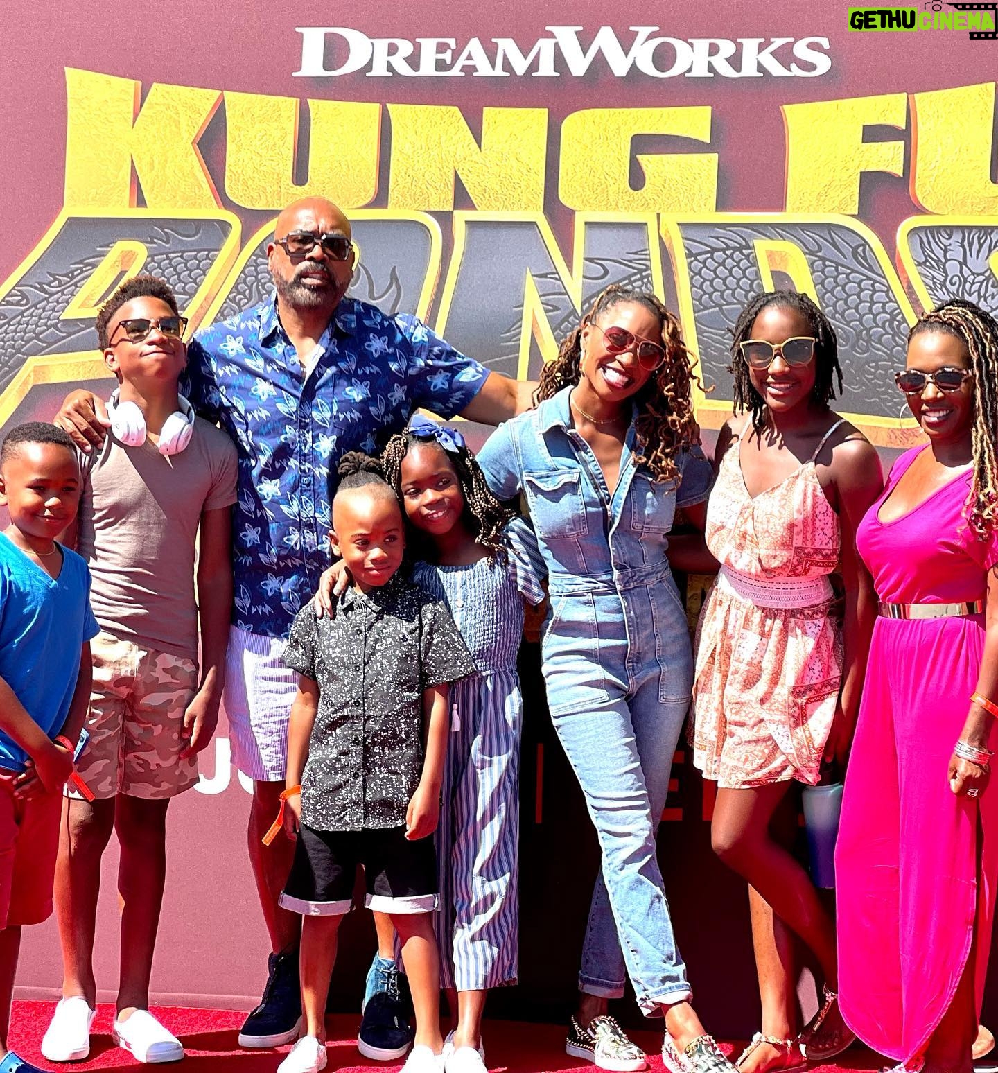 Shanola Hampton Instagram - What a fantastic family fun weekend!! Having my niece and nephews with us, made it all the sweeter! @pawsoffurymovie is not just a kids movie! So good!@paramountpics My kids faces when they realized @blippi was at the @netflix @kungfupanda event was truly priceless! Thanks to all! #summermemories #Cousinsclan #coolauntie