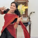Sharanya Turadi Instagram – Yaar avano?😍✨

Being Thanga Mayil and wearing half sarees, glass bangles and mallipoo everyday has been an experience I totally enjoy in recent days. 

The cotton half sarees from @chettinad_sarees are so cool and comes in vibrant colours that I wish I’d get more occasions to flaunt them in real life too.

These are my top 5 favourite colours that I wore for Pandian stores and which one do you like the most? 😍

#thangamayil #halfsaree #pandianstores #chettinadcotton