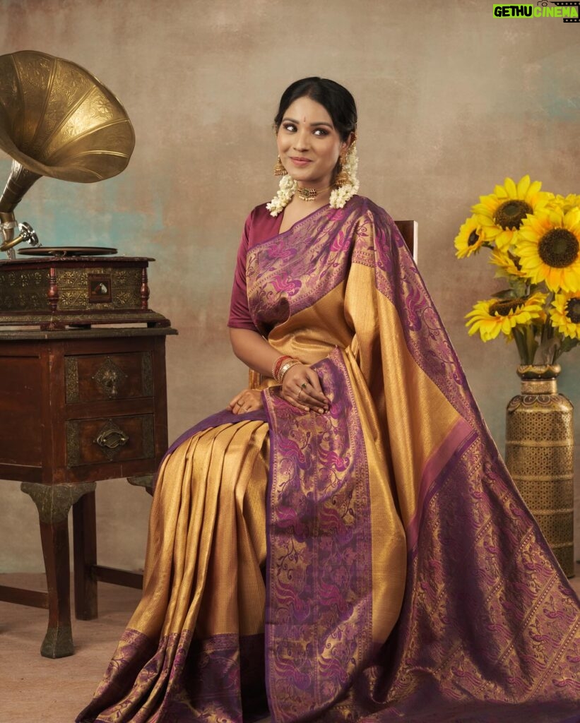 Sharanya Turadi Instagram - Aren’t we all living a vintage dream? Journey through time where the past meets the future with Mokshaa’s Retro Futurism marvel! This beautiful rust gold saree, embellished with a peacock border, paired effortlessly with a chic maroon blouse, invites you to explore a fusion of vintage charm and futuristic style. DM to place your orders and check out the link in our bio for more ! #saree #indiansaree #ethnicwear #womensaree #mokshaa #sharanyaturadi #sharanyaturadi_official #sharanya #fashion #fashionmodel