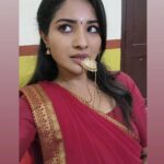 Sharanya Turadi Instagram – Vanakkam da maapla 🫡 
 Shooting spot la irunthu 😍

Loved this traditional pathakkam chain from @chennai_jazz ✨️

#pandianstoresserial #thangamayil
