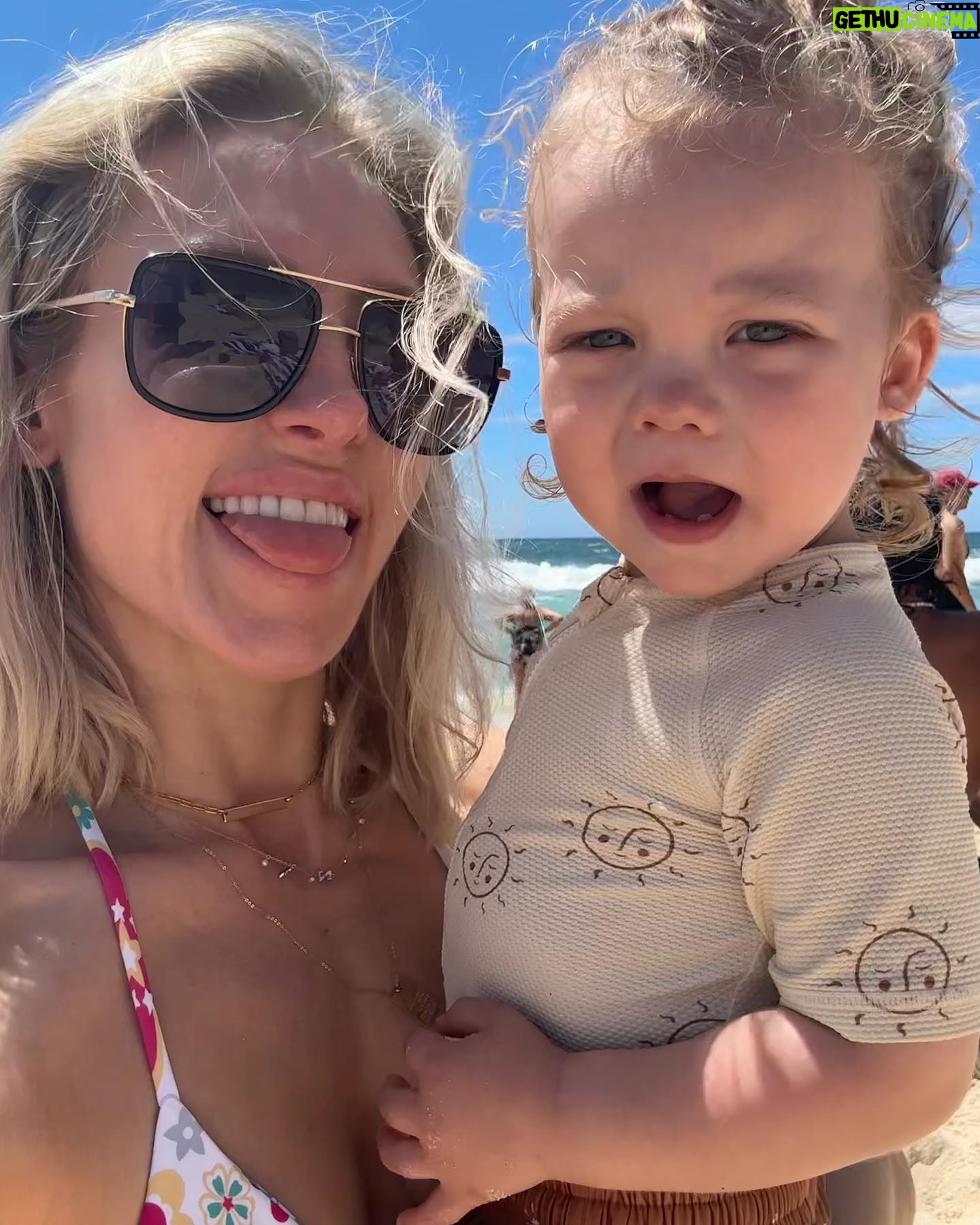 Sharna Burgess Instagram - Couldn’t choose 🏖️🫶🏼✨