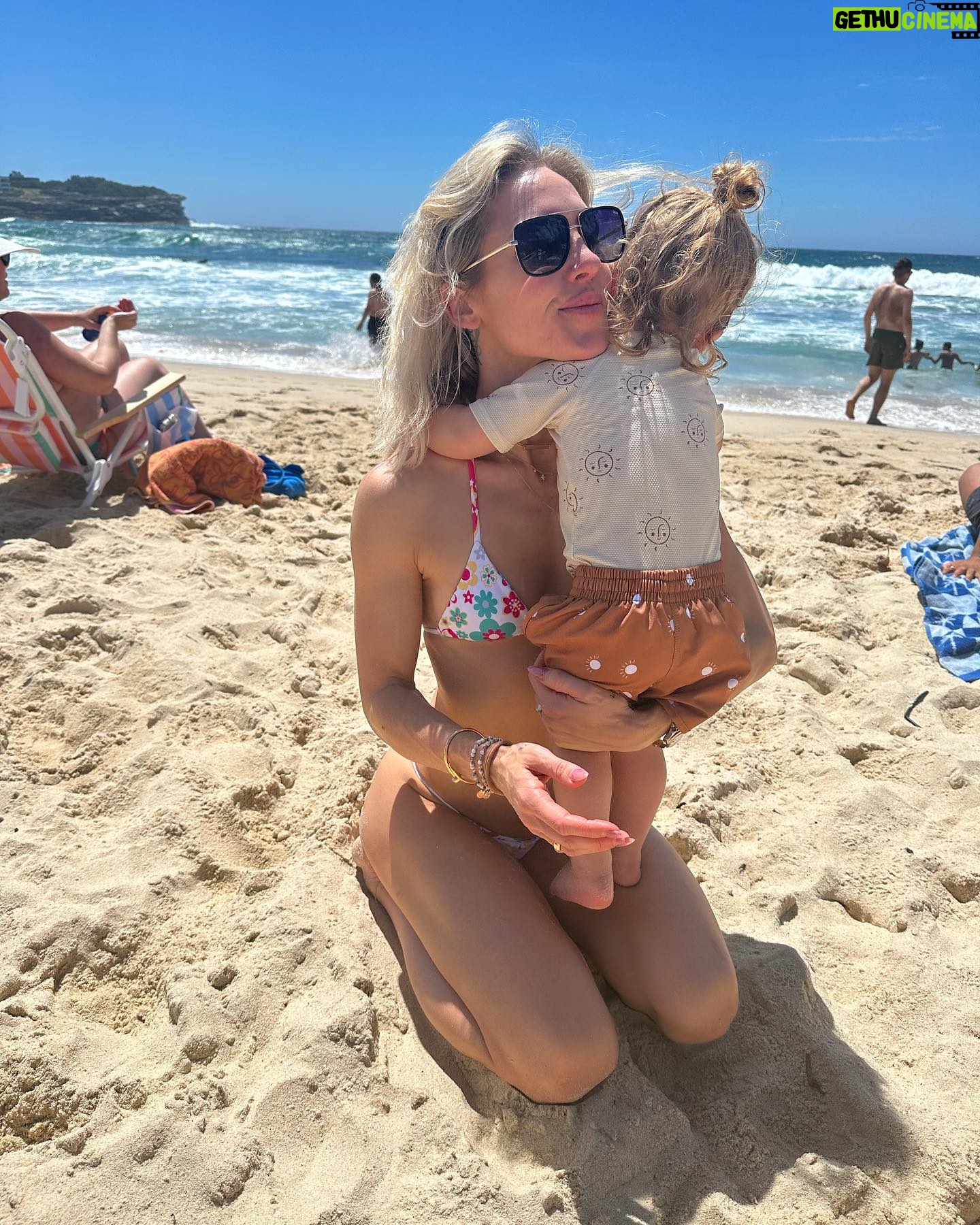 Sharna Burgess Instagram - Couldn’t choose 🏖️🫶🏼✨