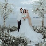 Sharon Chan Man-Chi Instagram - 謝謝你們♥️♥️ 記得半年前的一個早上 收到你的Whats app 說你要結婚了 想邀請我們出席 問我可以嗎？ 嗰一刻我真係好感動 跟住諗都冇諗 就即刻答你 我哋一齊出席 非常替你們高興😘 跟住我就即刻訂機票 同埋請假兼保守秘密 原來眨吓眼 同你已經識咗20年 2003年 我哋拍下一站彩虹認識 2023年 可以見証你哋嘅人生大事 做你嘅兄弟團 陪你娶老婆 真係好開心💕 我而家仲喺度回味緊 蘇梅島嘅點點滴滴 啲相應該有排post😆 祝福你倆 百年好合💗永結同心💗 最緊要快啲整隊足球隊!! 最後真係要讚你老婆 全個婚禮都係佢一手策劃 真係好勁👍👍 相信我哋呢班兄弟 好放心將你交俾佢 靚湯一定會好好照顧你❤️ @kennethmkm @roxannetong
