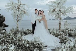 Sharon Chan Man-Chi Instagram - 謝謝你們♥️♥️
記得半年前的一個早上
收到你的Whats app 
說你要結婚了
想邀請我們出席
問我可以嗎？
嗰一刻我真係好感動
跟住諗都冇諗
就即刻答你
我哋一齊出席
非常替你們高興😘
跟住我就即刻訂機票
同埋請假兼保守秘密

原來眨吓眼
同你已經識咗20年
2003年
我哋拍下一站彩虹認識
2023年
可以見証你哋嘅人生大事
做你嘅兄弟團
陪你娶老婆
真係好開心💕
我而家仲喺度回味緊
蘇梅島嘅點點滴滴
啲相應該有排post😆

祝福你倆
百年好合💗永結同心💗
最緊要快啲整隊足球隊!!

最後真係要讚你老婆
全個婚禮都係佢一手策劃
真係好勁👍👍
相信我哋呢班兄弟
好放心將你交俾佢
靚湯一定會好好照顧你❤️

@kennethmkm 
@roxannetong