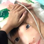 Sharon Chan Man-Chi Instagram - 至我最愛的媽媽 親愛的媽媽... 您是我生命中最重要的人 您一生不辭勞苦照顧我和弟弟 還有您最錫的孫仔子樂 您對家庭無私的愛和奉獻 照亮了我們的生命 您是一位偉大的母親 感謝您把我帶到這個世界 感謝您成為我的母親 這是您給我最寶貴的禮物 我會永遠記住您的教導 傳承您的美德 成為更好的人 媽咪我愛您♥️ 2023年妳不幸患上急性血癌 我們同妳並肩作戰 走過死亡幽谷 陪妳在醫院打仗 妳有無比的意志力和正能量 妳是一位戰士Super Woman 結果妳打贏這場仗 在這一年，妳康復得好好 我要爭取時間去愛妳 帶妳去吃最好的 很感恩我們一家人 可以一齊去泰國旅行 我知道這也是妳的心願 我都會盡力幫妳完成 2024年1月25日晚上 我拖著妳的手 在至親的陪伴下離開了我們 很平安地踏上了 通往天家的旅程 在這個艱難的時刻 我是無比的傷痛 媽媽...我怎能失去您 我的手指在發抖 我很害怕這一刻 沒有妳的日子 我不知道能怎樣過 妳陪伴着我結婚生仔 陪伴着子樂長大 見證我每一個時刻和成長階段 照亮我的人生 您知道我有多愛您嗎 媽媽 我知道你已經在天父的懷抱裏 已經沒有疾病和苦痛 我知道你在天上 會常常看顧着我們 昨天我跟妳約定 如果我想同妳傾偈的時候 我就會望着天空跟妳說 妳記得記得要回應我 我還有千言萬語想跟妳說 又或者我們在夢中見 我們會想念您 懷念您的好 我知道妳最擔心我的身體 我應承妳會好好照顧自己和家庭 妳不用擔心和掛心 我們將來一定會重聚 在這裏 我要感謝親人好友 在這個艱難的時刻 對媽媽無微不至的照顧和愛 我代表媽媽感謝你們🙏💕 媽媽有你們真的很幸福 我也很感謝仁安醫院的醫療團隊 對媽媽悉心溫柔的照料 感謝媽媽的主診醫生 潘逸陞醫生和陳敏航醫生 從去年至今年 你們跟我們一齊打仗 一齊渡過高高低低 你們給我和家人的心靈支持 給媽媽的愛和心靈安慰 是無比的重要 媽媽.. 我永遠愛您♥️ 您永遠留在我們心中 感謝您，給予我生命中最美好的禮物 願您在天堂中得到永恆的平安和喜樂 摯愛您的女兒 敏芝