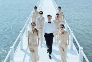 Sharon Chan Man-Chi Instagram - 謝謝你們♥️♥️
記得半年前的一個早上
收到你的Whats app 
說你要結婚了
想邀請我們出席
問我可以嗎？
嗰一刻我真係好感動
跟住諗都冇諗
就即刻答你
我哋一齊出席
非常替你們高興😘
跟住我就即刻訂機票
同埋請假兼保守秘密

原來眨吓眼
同你已經識咗20年
2003年
我哋拍下一站彩虹認識
2023年
可以見証你哋嘅人生大事
做你嘅兄弟團
陪你娶老婆
真係好開心💕
我而家仲喺度回味緊
蘇梅島嘅點點滴滴
啲相應該有排post😆

祝福你倆
百年好合💗永結同心💗
最緊要快啲整隊足球隊!!

最後真係要讚你老婆
全個婚禮都係佢一手策劃
真係好勁👍👍
相信我哋呢班兄弟
好放心將你交俾佢
靚湯一定會好好照顧你❤️

@kennethmkm 
@roxannetong